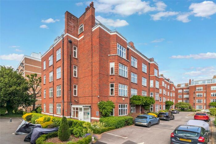 3 Bedroom Flat To Rent In Putney Hill, London, SW15