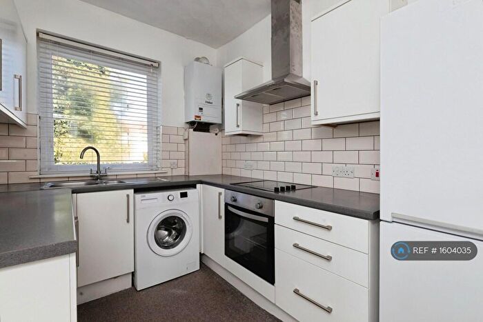2 Bedroom Flat To Rent In Ilford, Essex, IG1