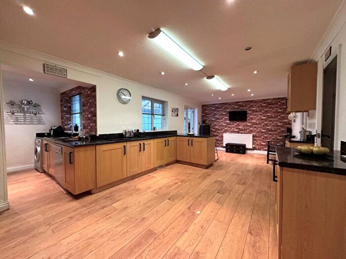 4 Bedroom Detached House For Sale In Sheffield Street, Burton-On-Trent, DE14