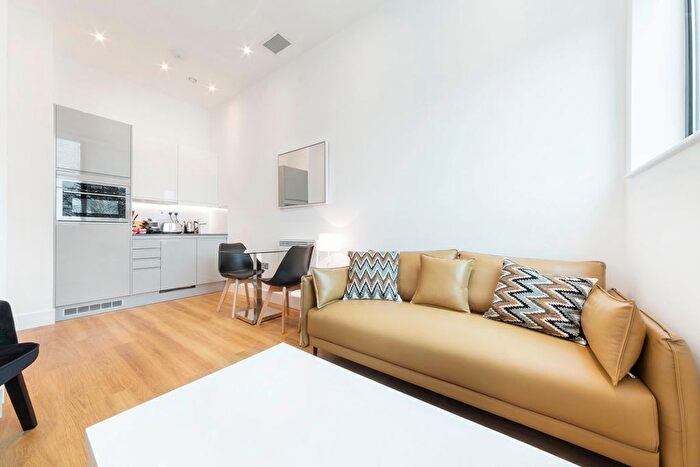 1 Bedroom Flat To Rent In Bath Road, Berkshire, SL1