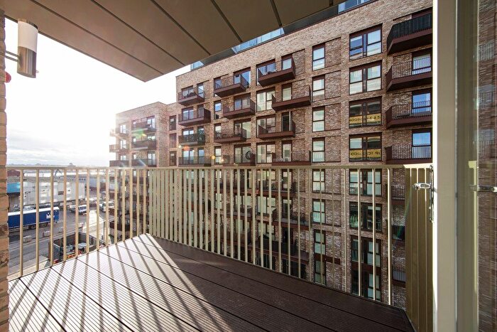 1 Bedroom Flat For Sale In North Woolwich Road, London, London, E16