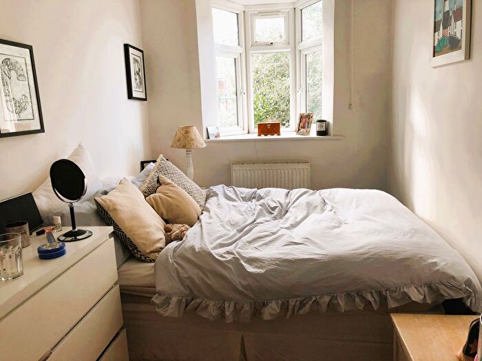 3 Bedroom Flat To Rent In Ashurst Gardens, Tulse Hill, London, SW2