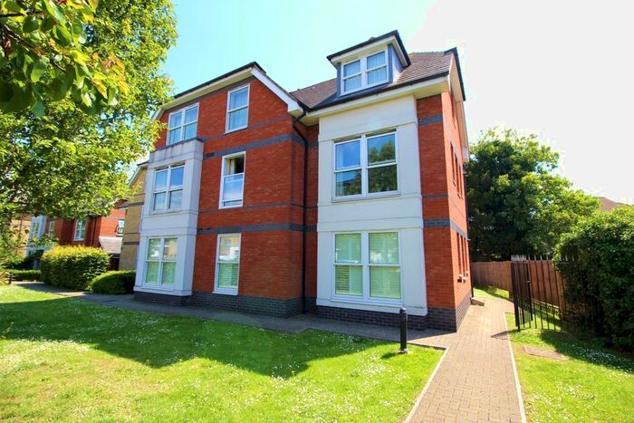 2 Bedroom Flat To Rent In Vicarage Road, Egham, Surrey TW20