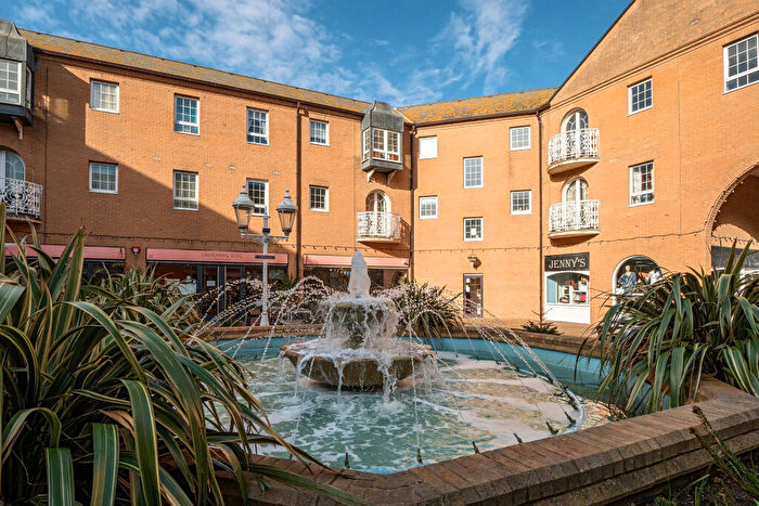 2 Bedroom Apartment To Rent In The Octagon, Brighton Marina, BN2