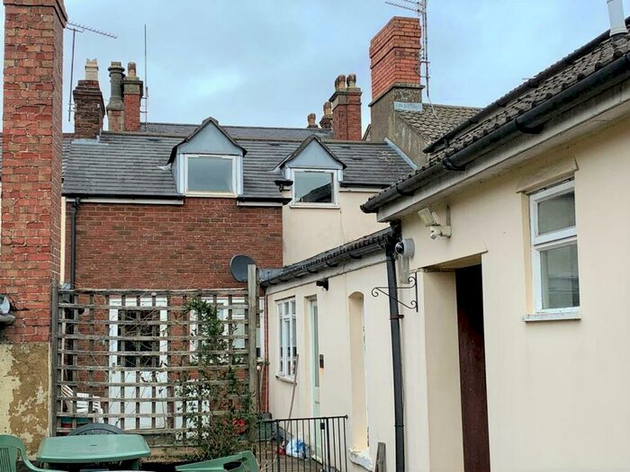 1 Bedroom Flat To Rent In Old Town, SN1