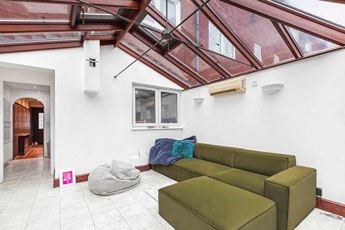 3 Bedroom Detached House To Rent In Hannibal Road, Stepney Green, London, E1