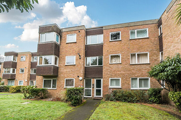 2 Bedroom Apartment For Sale In Kemnal Road, Chislehurst, Kent, BR7
