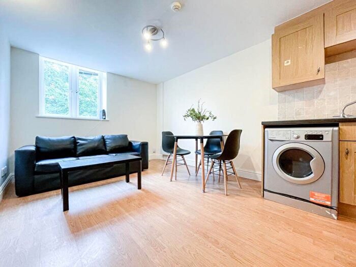 4 Bedroom Flat To Rent In Llanbleddian Gardens, Cathays, Cardiff, CF24