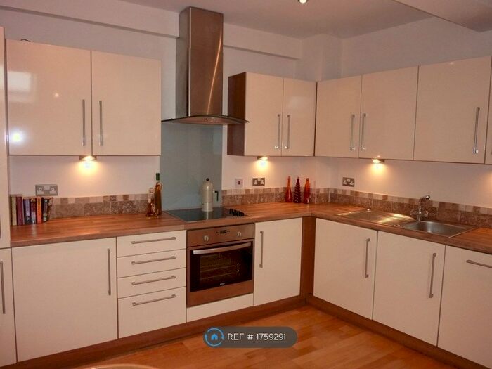 2 Bedroom Flat To Rent In Bradford, Bradford, BD4