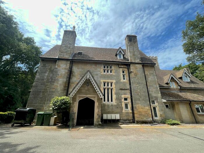 2 Bedroom Flat To Rent In Gillsmans Hill, St. Leonards-On-Sea, TN38