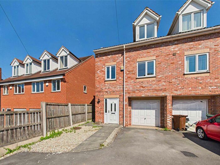 3 Bedroom Town House To Rent In Monkhill Lane, Pontefract, WF8