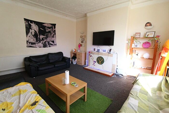 8 Bedroom Terraced House To Rent In Bainbrigge Road, Leeds, West Yorkshire, LS6