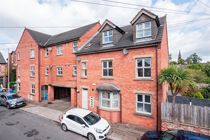 2 Bedroom Flat To Rent In Davenfield Road, Manchester, M20