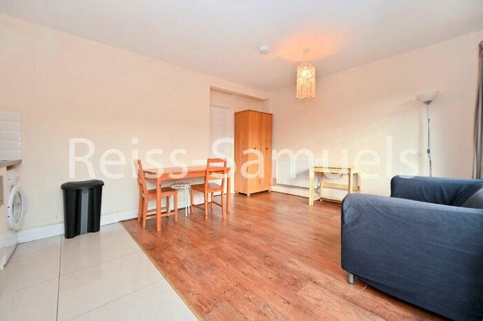 4 Bedroom Maisonette To Rent In Churchward House, Kennington, Lorrimore Road, London, SE17