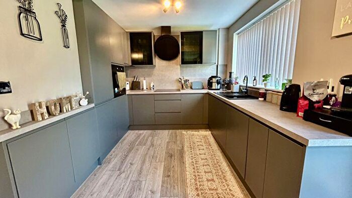 3 Bedroom Semi-Detached House For Sale In Dore Avenue, North Hykeham, Lincoln, LN6