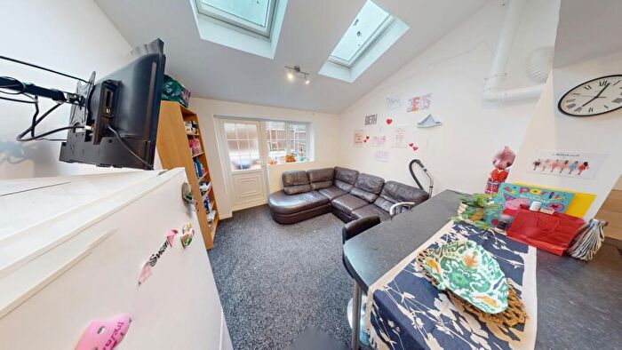 6 Bedroom Terraced House To Rent In Matlock Court, Nottingham, NG1