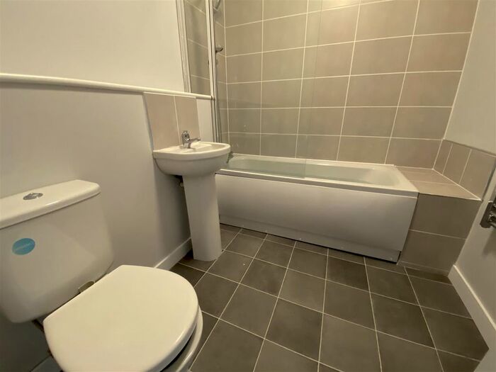 2 Bedroom Flat To Rent In Bellegrove Road, Welling, Kent DA16