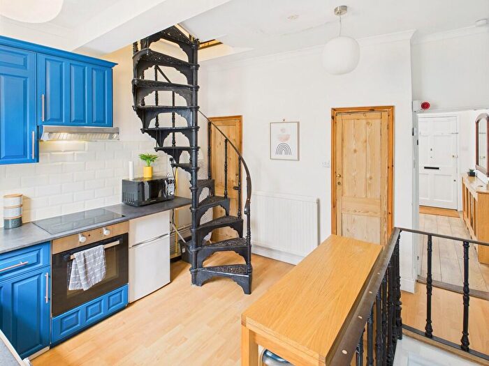 3 Bedroom Terraced House For Sale In Rigbys Court, Norwich, NR2