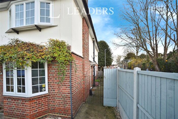 3 Bedroom Maisonette For Sale In Hayes Close, Chelmsford, Essex, CM2