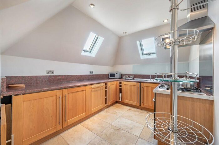 2 Bedroom Flat To Rent In Finchley Road, London, NW11