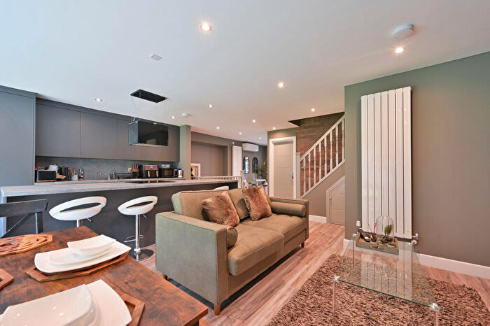 4 Bedroom Semi-Detached House To Rent In Runnelfield, Harrow On The Hill, South Harrow, HA1
