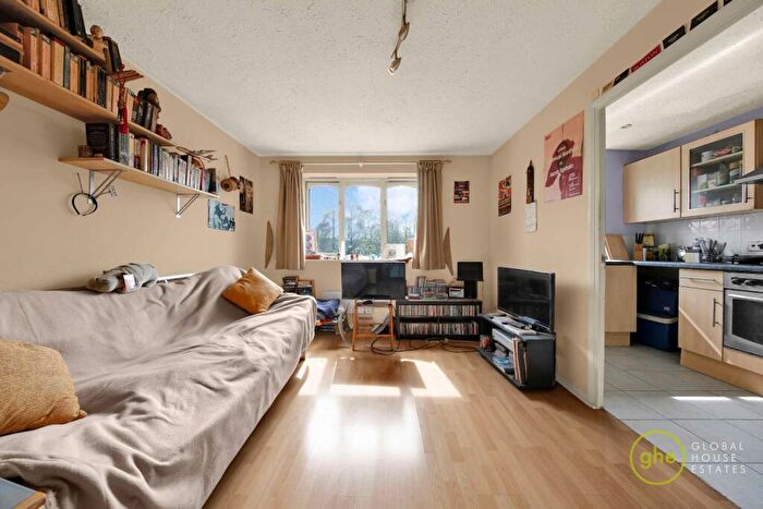 1 Bedroom Flat For Sale In Telegraph Place, Tower Hamlets, London, E14