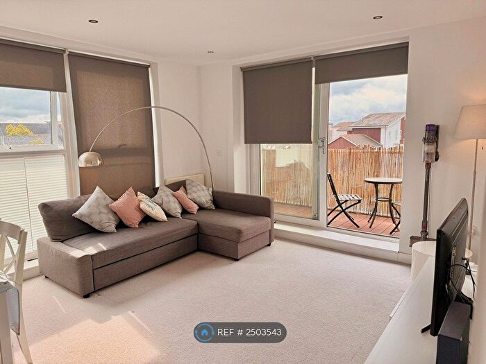 2 Bedroom Flat To Rent In Cygnet House, Reading, RG2