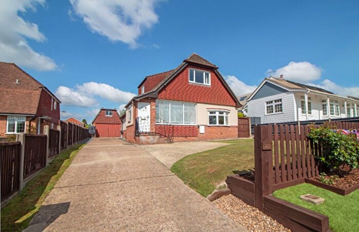 4 Bedroom Detached Bungalow For Sale In London Road, Horndean, PO8