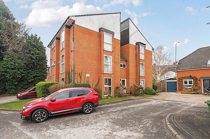 2 Bedroom Apartment For Sale In Conifer Close, Winchester, SO22