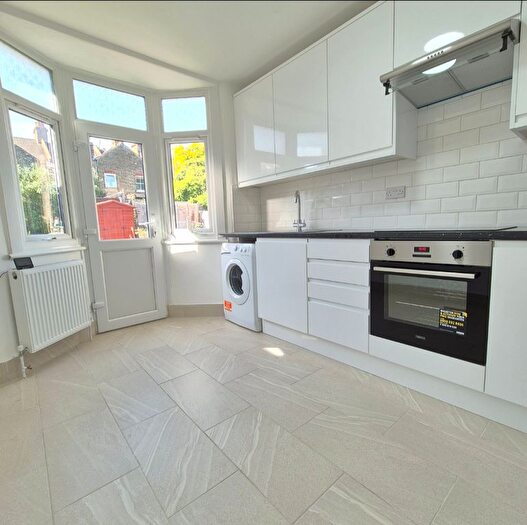 1 Bedroom Flat To Rent In Cavendish Road, Chingford, E4