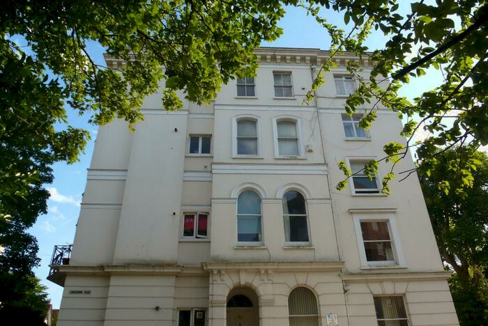 Flat To Rent In Cambridge Road, Hove, BN3