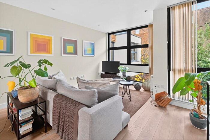 2 Bedroom Terraced House To Rent In Ingle Mews, London, EC1R