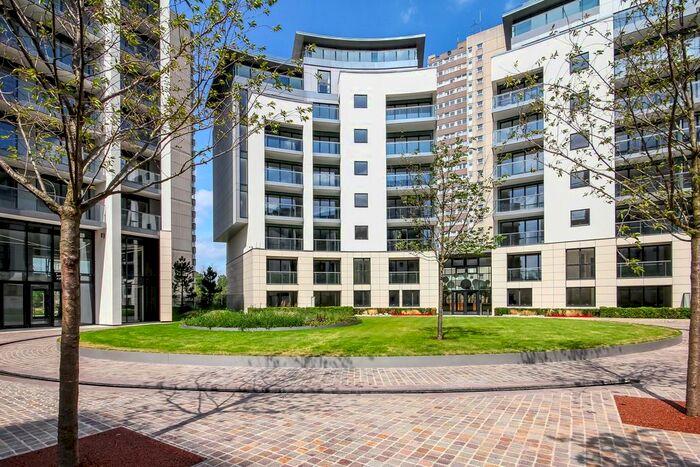 2 Bedroom Flat To Rent In Pump House Crescent, Kew Bridge West, Brentford, Uk, TW8