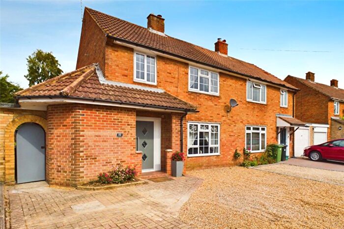 3 Bedroom Semi-Detached House For Sale In Huntsmoor Road, Tadley, Hampshire, RG26