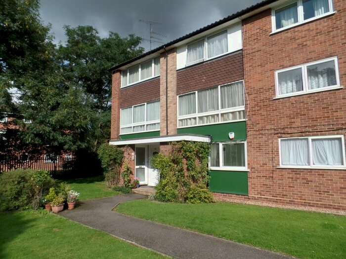 2 Bedroom Maisonette To Rent In Compton Road, Hayes, Middlesex, UB3