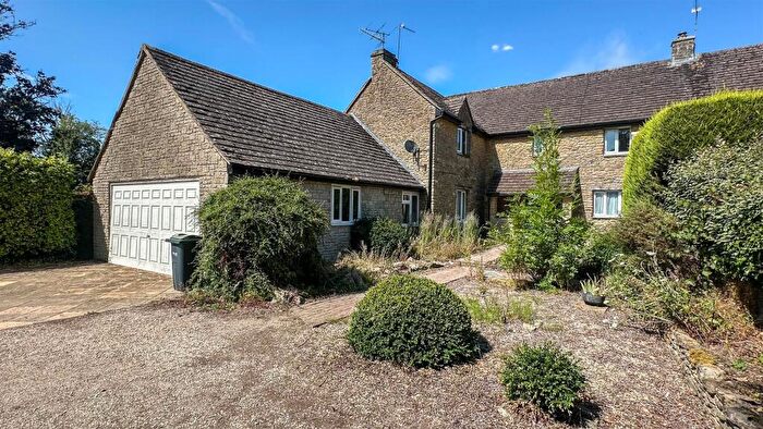 4 Bedroom Semi-Detached House For Sale In Oxleaze Lane, Hankerton, SN16