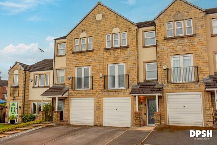4 Bedroom Town House For Sale In Fielding Way, Morley, Leeds, LS27