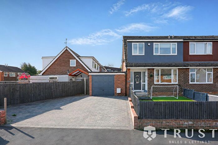 3 Bedroom Semi Detached House For Sale In Norristhorpe Avenue, Liversedge, WF15
