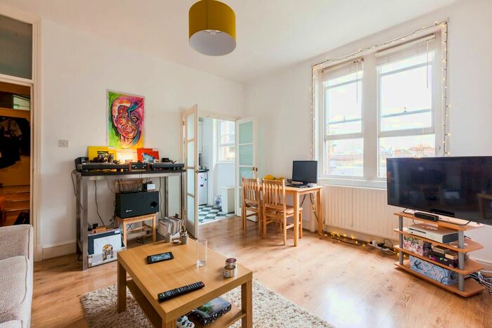 1 Bedroom Flat To Rent In Cormont Road, Camberwell, London, SE5