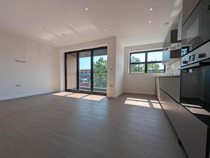 1800 Bedroom Flat To Rent In Cubic Mews, HA2