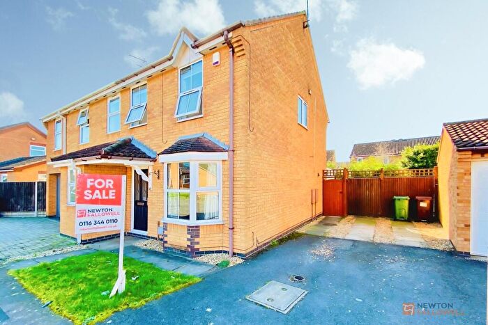 3 Bedroom Semi Detached House For Sale In Swallow Drive, Syston, LE7