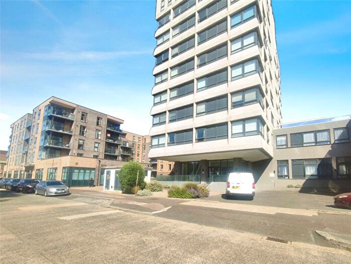 1 Bedroom Flat To Rent In Skyline Apartments, The Causeway, Worthing, BN12