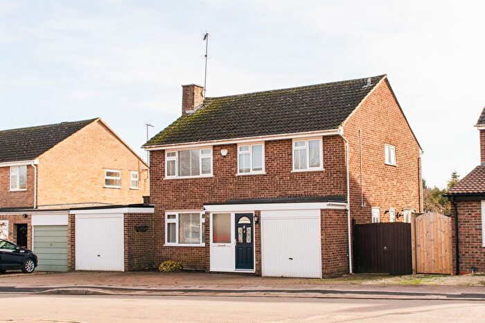 4 Bedroom Detached House For Sale In Strawberry Hill, Bloxham, OX15