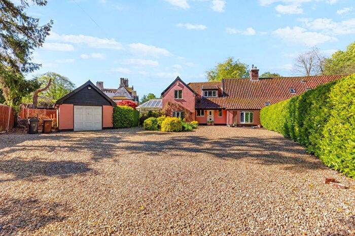4 Bedroom Semi-Detached House For Sale In Mergate Lane, Bracon Ash, Norwich, NR14