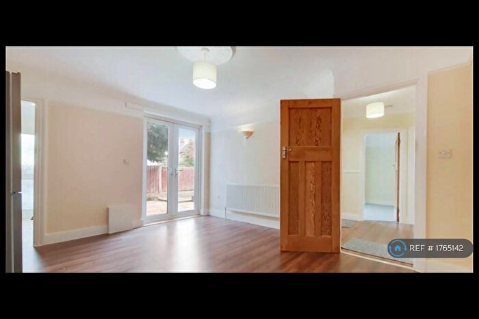 3 Bedroom Maisonette To Rent In Western Road, Mitcham, CR4