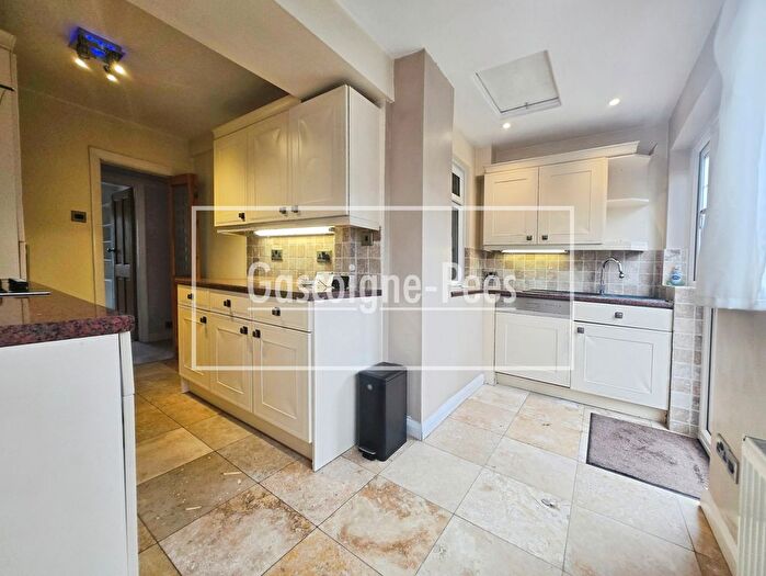 2 Bedroom Flat To Rent In The Avenue Lansdowne Court, Worcester Park, KT4