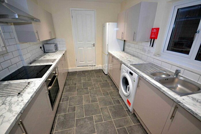 4 Bedroom End Of Terrace House To Rent In Surrey Road, Reading, RG2