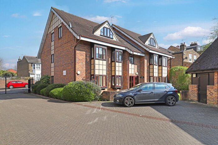 2 Bedroom Apartment To Rent In The Chequers, Buckhurst Hill, IG9