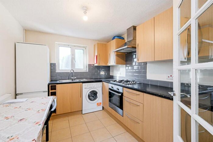 2 Bedroom Flat To Rent In Walton House, The Drive, Walthamstow, E17