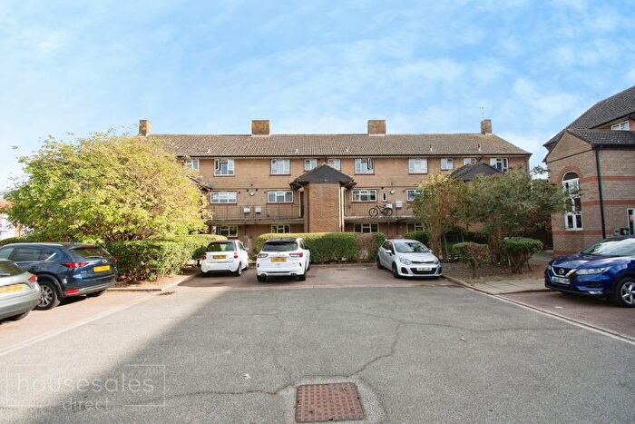 3 Bedroom Maisonette For Sale In Buttercup Square, Stanwell, TW19